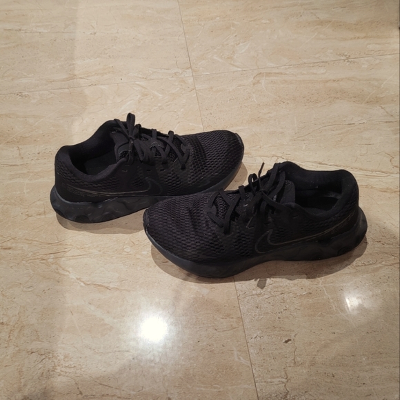 Nike running shoes - Picture 1 of 5